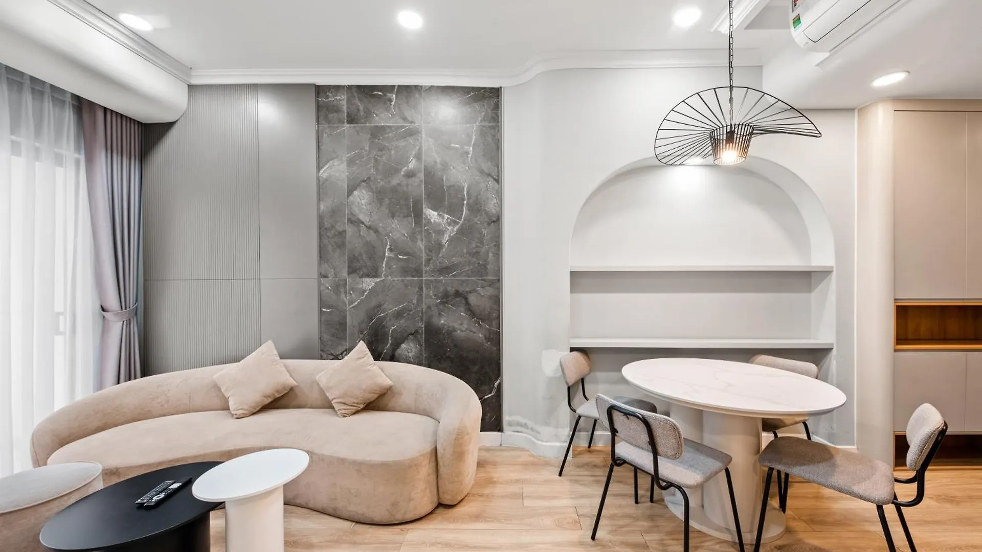 Smile Home - Soho Apartment Balcony - Modern Comfortable Хошимин Вьетнам